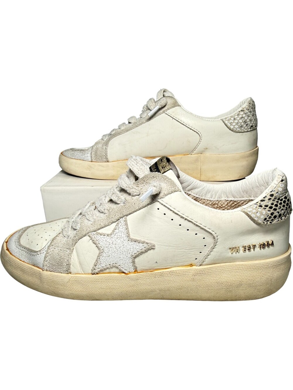 VINTAGE HAVANA Elora Sneakers Womens Size 6.5 White Gray Snake Low Top Star Shoe